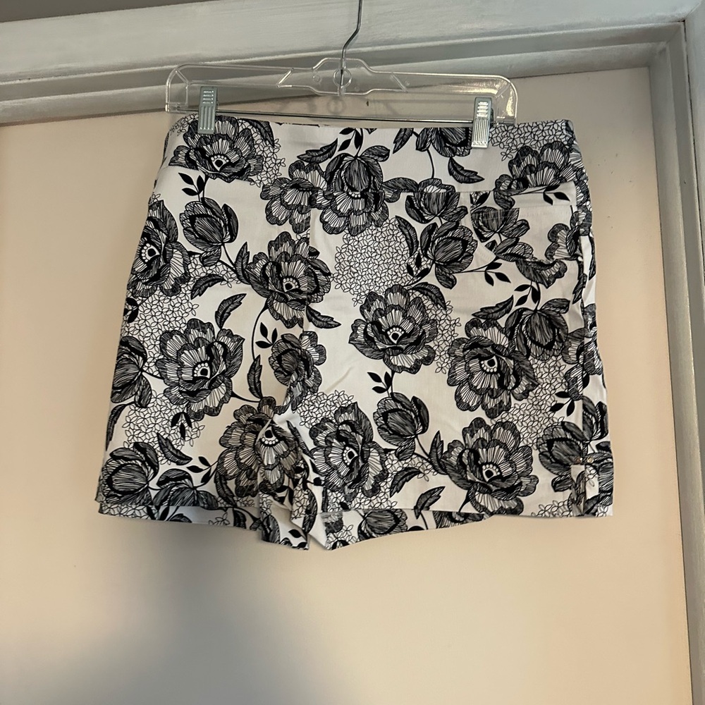Thalia sodi Floral Black and White Shorts XL